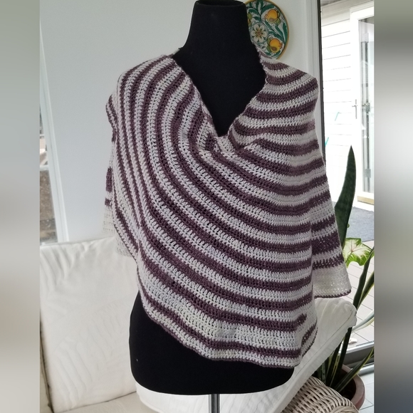 One-sided wrap with stripe effect. - Picture 6 of 7